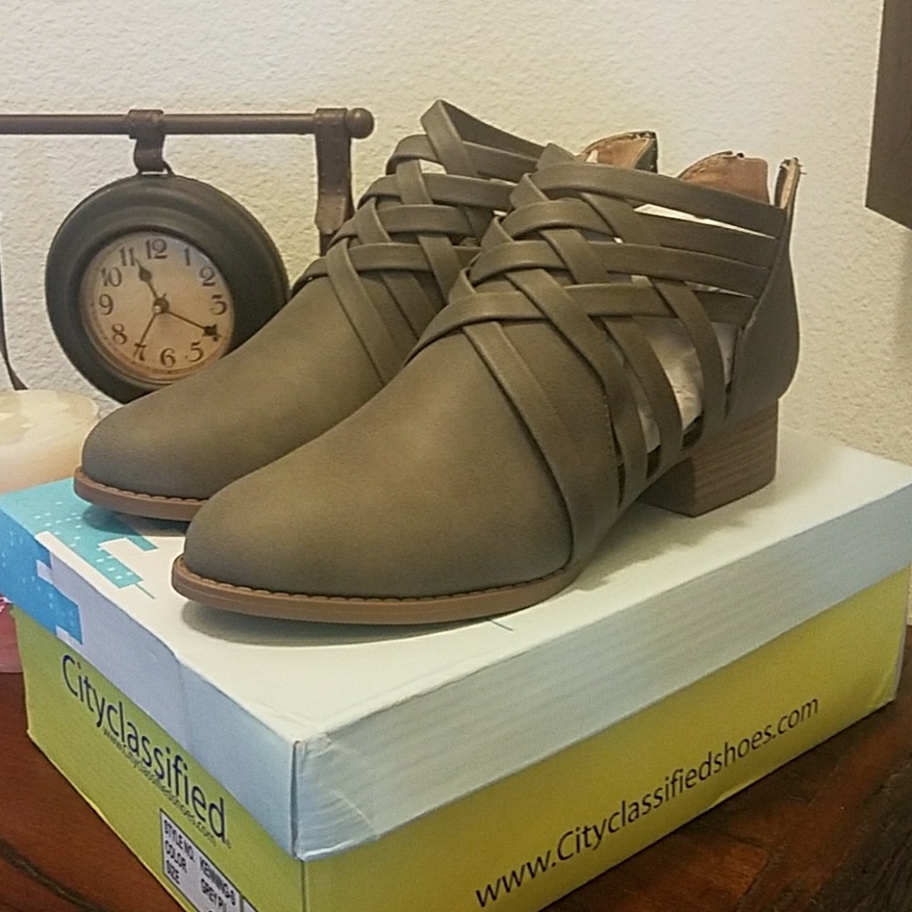 Brand new gray botties